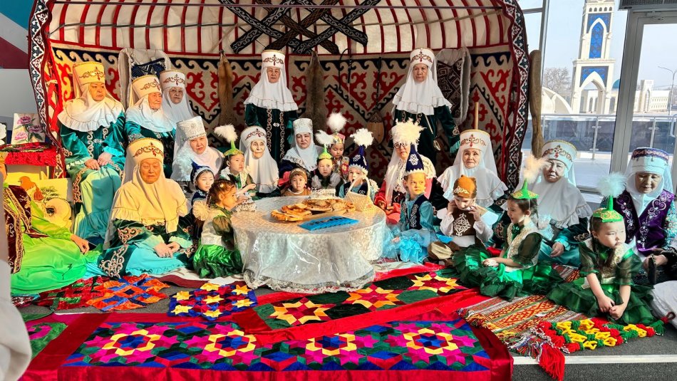 Ассамблея бөбектері" жобасы аясында Әжемнің ертегілеріне саяхат"  жобасының қойылымы